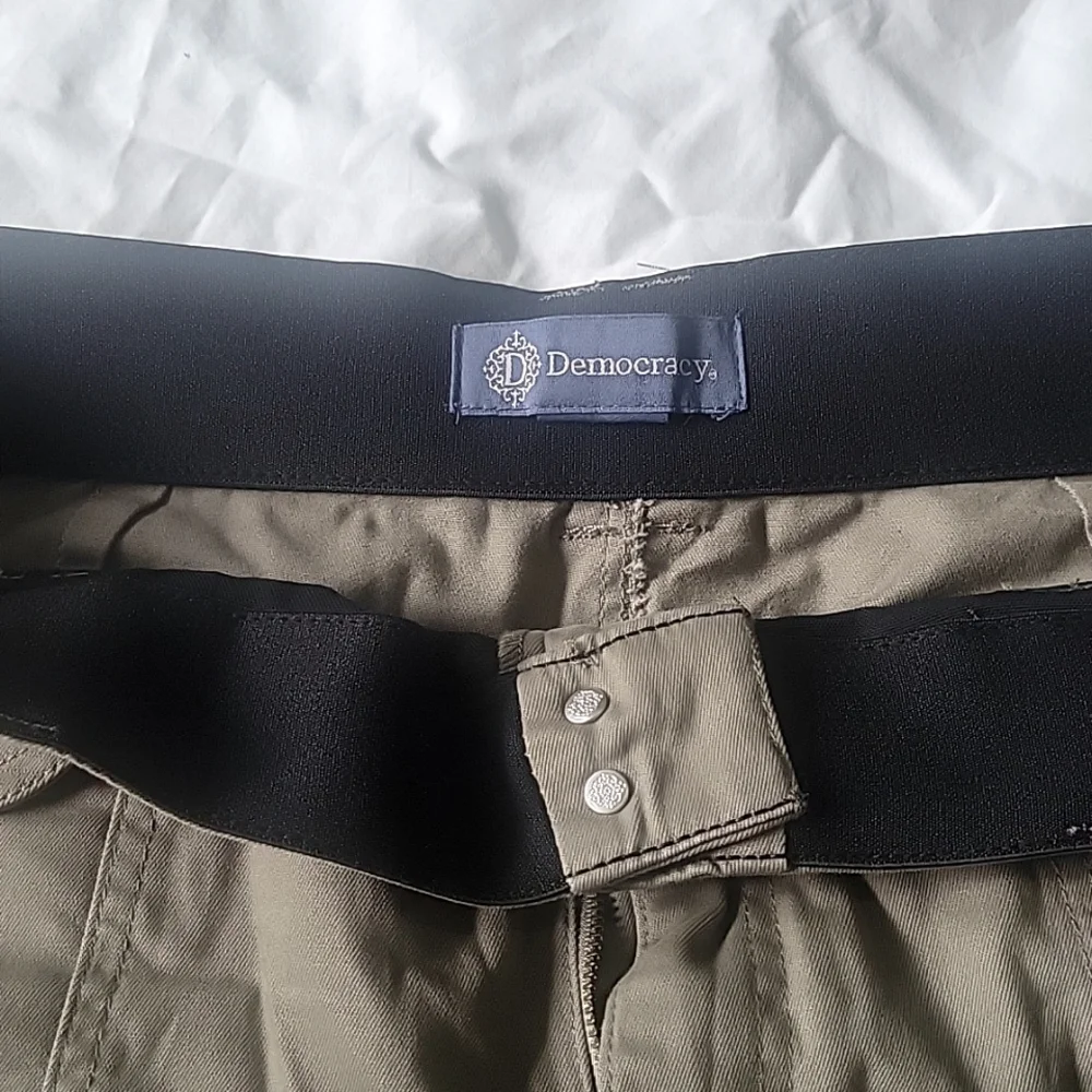 Democracy Olive Green Utility Shorts Women's Size 16 - Picture 4 of 5